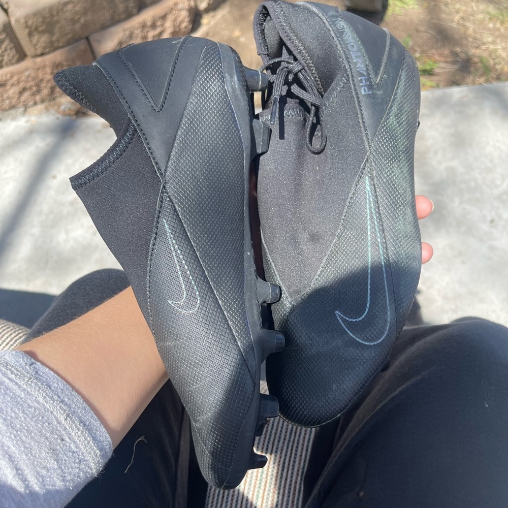 Black Nike phantom soccer cleats